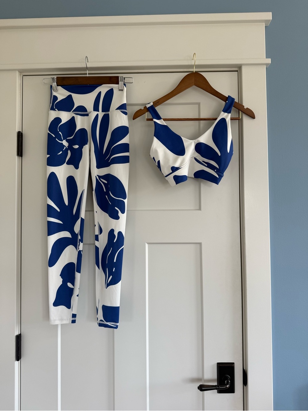 Wilo The Label 2-Piece Activewear Set - XS Blue White Floral